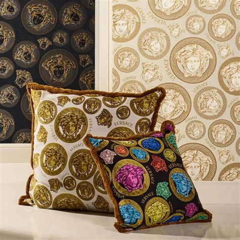 tessuto inventato versace